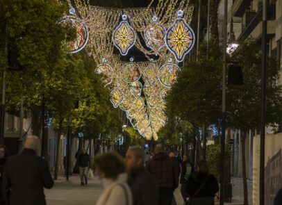 Christmas lights in many cities tend to focus on the main commercial centre, but at Ximenez Iluminación we work differently,…